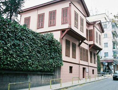 Τούρκοι συρρέουν στην Θεσ/νίκη για να παντρευτούν στο σπίτι του Κεμάλ Ατατούρκ